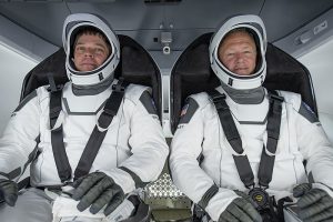 Astronauții Doug Hurley și Robert Behnken, în vârful rachetei care i-a propulsat în spațiu cu o viteză de cinci ori mai mare decât a sunetului