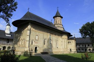 Mănăstirea Neamț ajută societatea, fără a avea pretenții financiare în acest sens