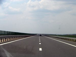 Aglomerație la maximum. Pe Valea Prahovei și pe Autostrada Soarelui, direcția Constanța, se circulă bară la bară