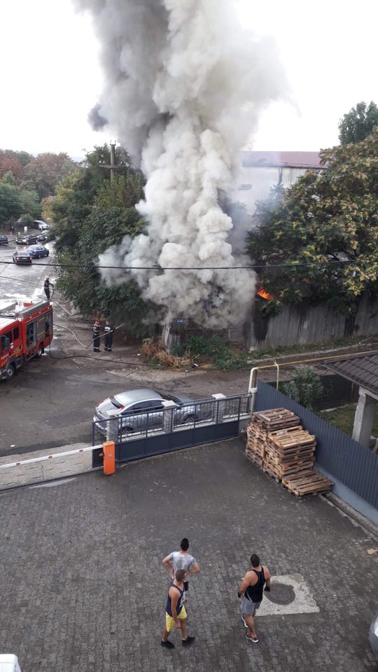 FOTO&VIDEO Incendiu violent la Moara lui Ghimuș