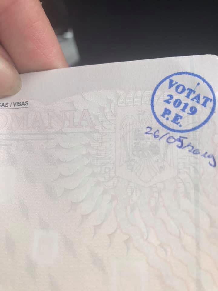 Vasluienii plecați în străinătate stau la coadă pentru a vota