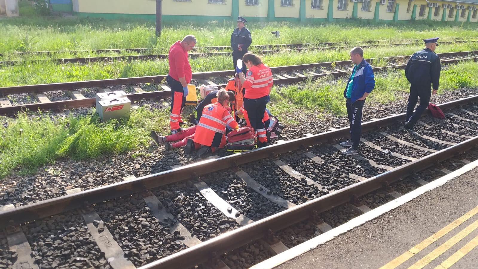 FOTO&VIDEO: Tragedie fără margini. Fiul s-a sinucis, iar mama de durere s-a aruncat de pe pasarelă