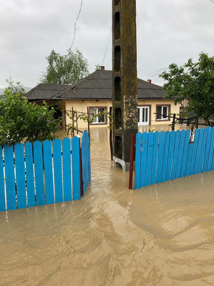 Pompierii vasluieni mobilizați din cauza precipitațiilor abundente căzute