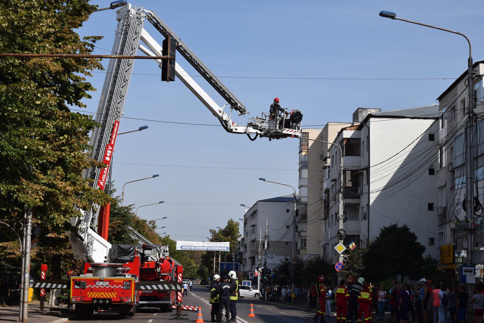 (FOTO)Cutremur și incendiu la Bârlad. A fost un exercițiu de simulare de nota 10!