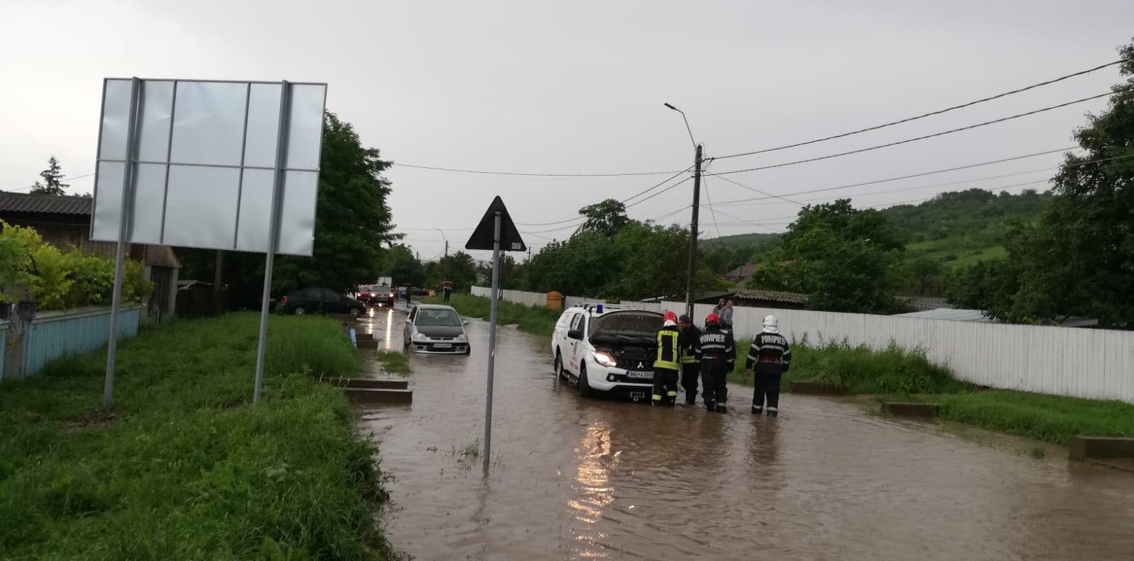 FOTO-VIDEO, Ultima oră- Persoană surprinsă de viitură