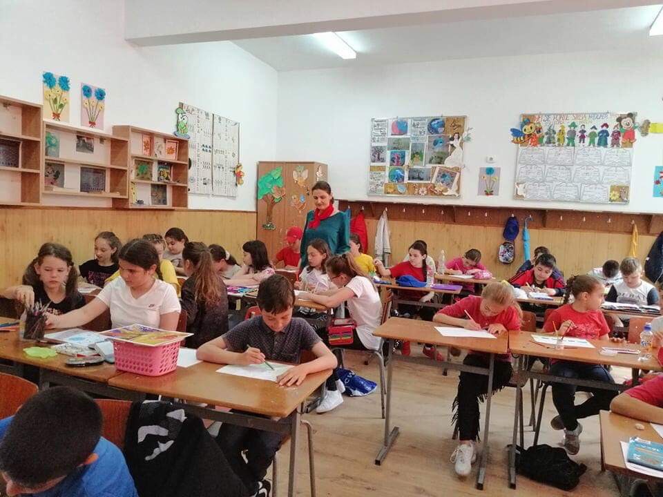 Elevii bârlădeni învățați să spună „NU violenţei - Învaţă să trăieşti frumos!”