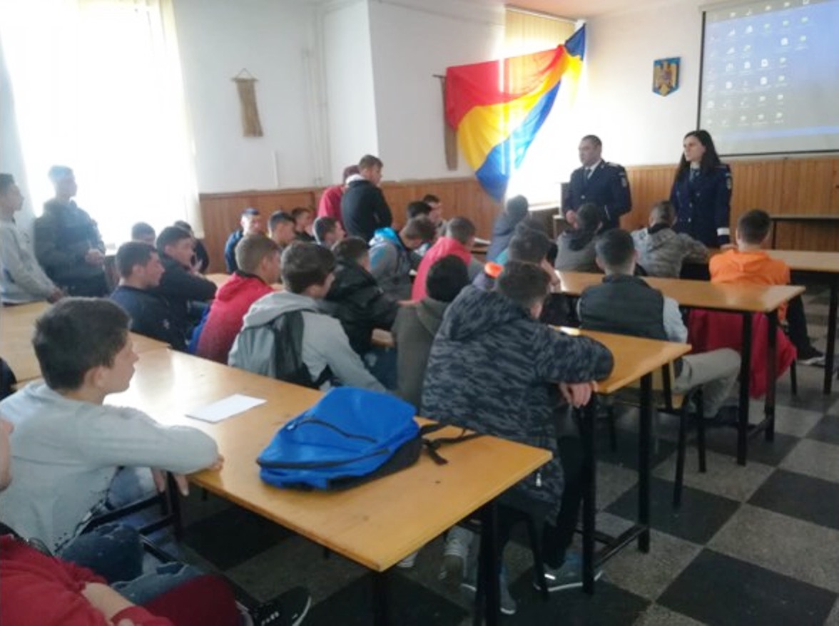 Online-ul abordat de polițiștii vasluieni