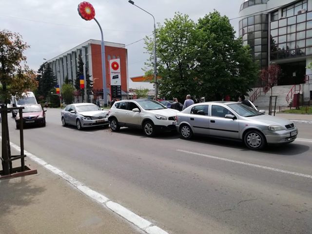 Ultima oră - accident în fața teatrului V. I. Popa din Bârlad