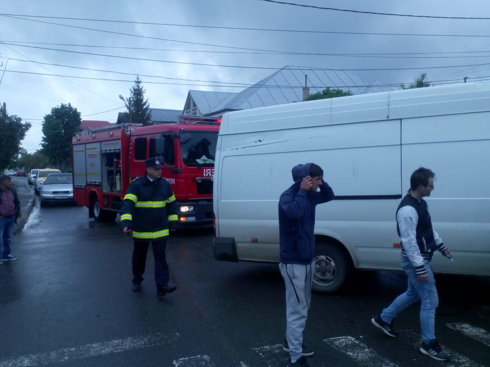 Accident cu victimă încarcerată