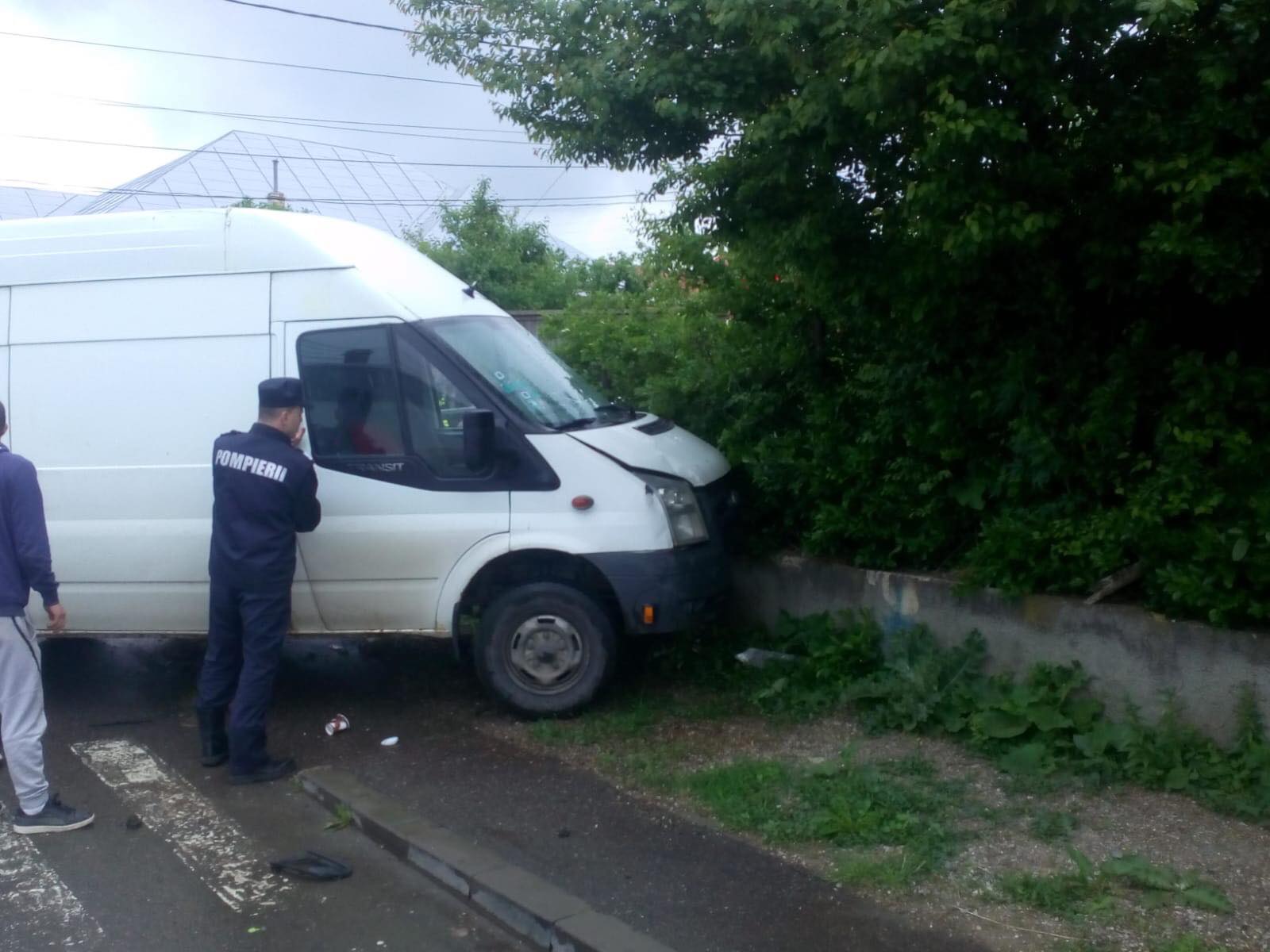 Accident cu victimă încarcerată