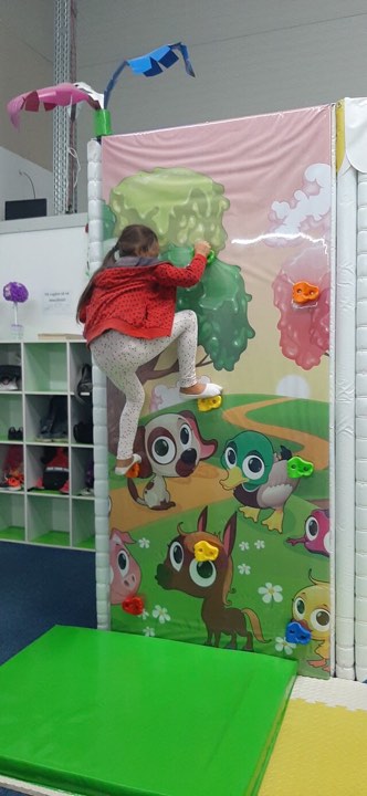 Bucurie fără margini pentru 12 prichindei bârlădeni