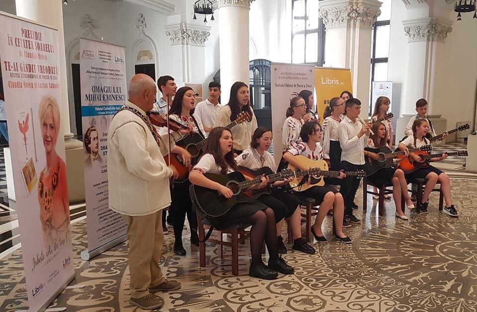 Elevii bârlădeni îndrăgostiți de folk au fost recompensați cu premii