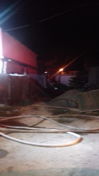Ultima oră- Casă incendiată în cartierul Podeni