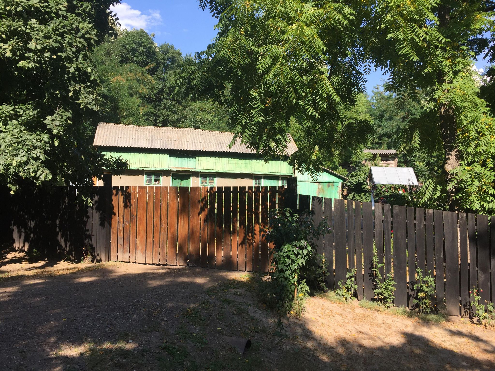 Pe-o gură de rai se află una din cabanele de vânătoare ale lui Ceaușescu. Soarta ei a fost pecetluită de autorități