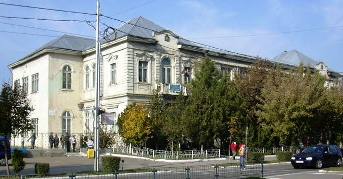 Fosta Școala Nr. 2 are șansa de a renaște din propria degradare