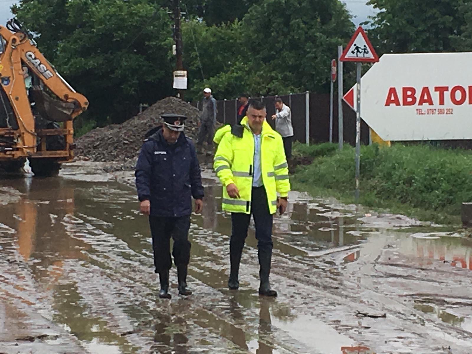 FOTO-VIDEO, Ultima oră- Persoană surprinsă de viitură