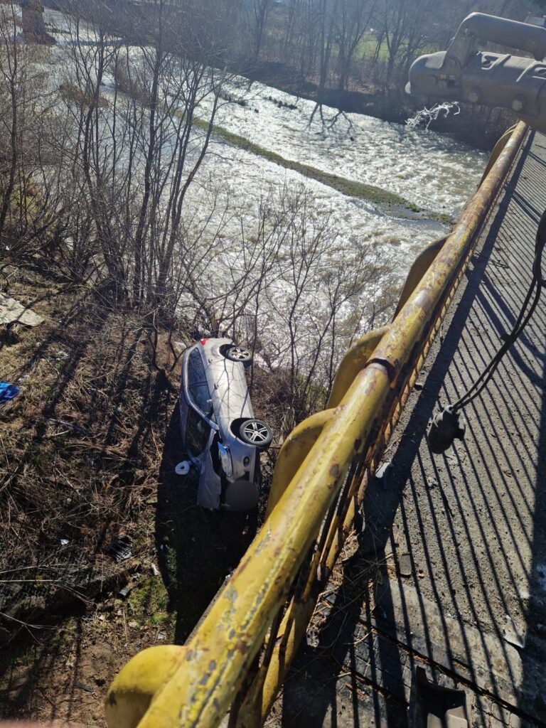 coliziune cu parapetul metalic