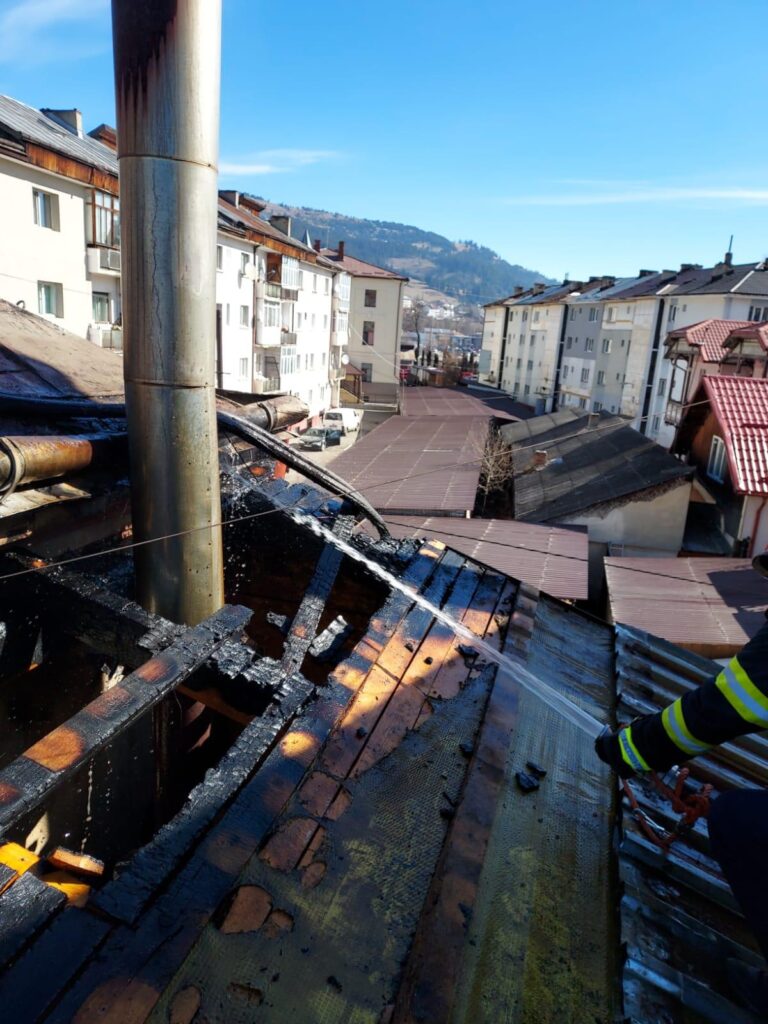Incendiu izbucnit în municipiul Vatra Dornei