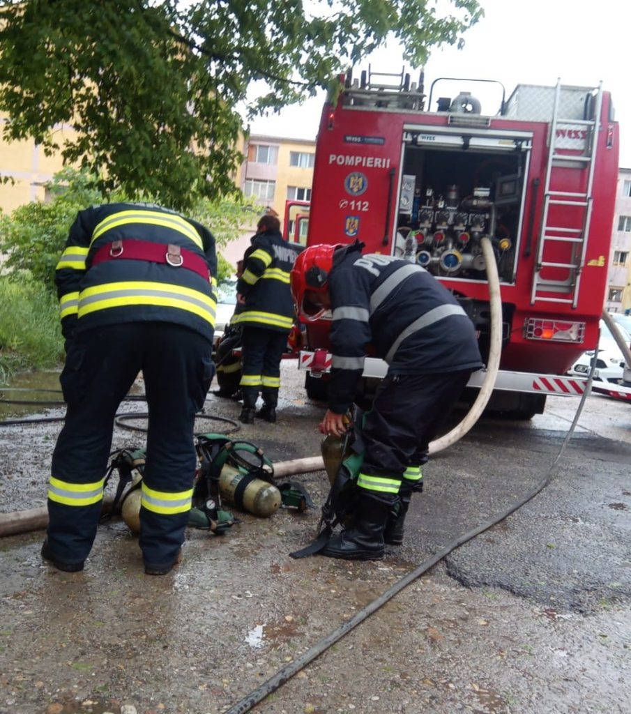 Incendiu izbucnit în bucătăria unui apartament din Bârlad Incendiu izbucnit în bucătăria unui apartament din Bârlad