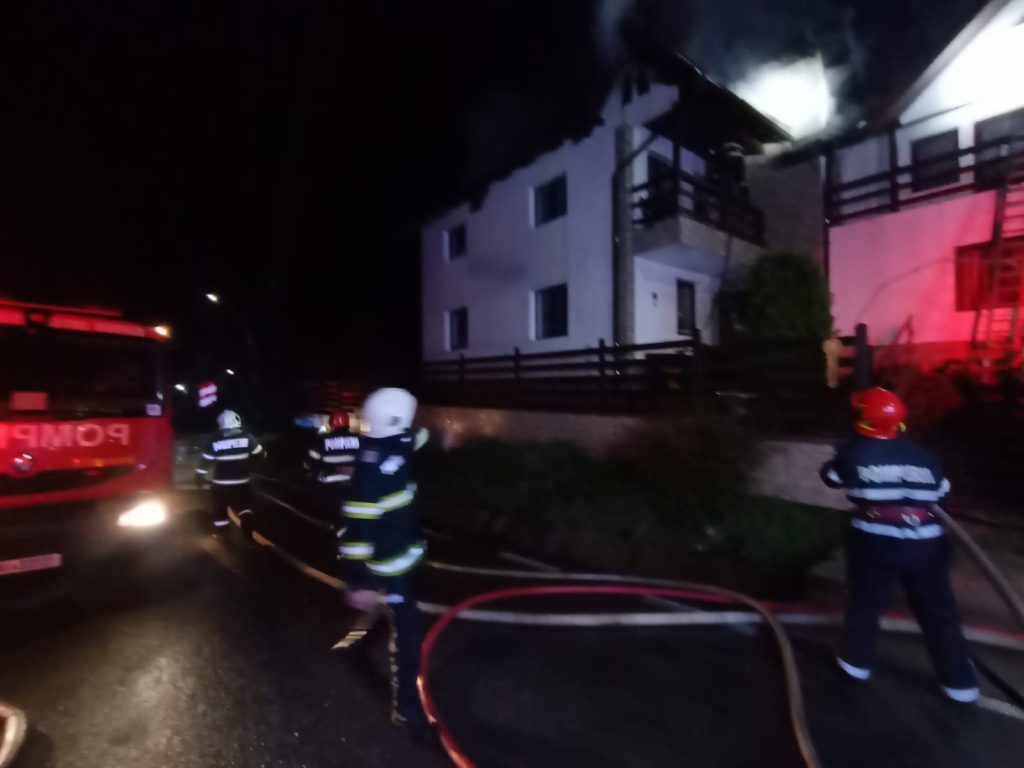 Incendiu izbucnit la o pensiune turistică din municipiul Vatra Dornei