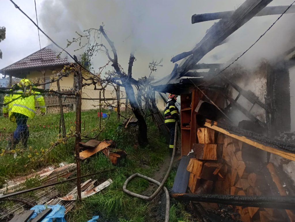 Incendiu izbucnit la o casă de locuit din localitatea Rădășeni 