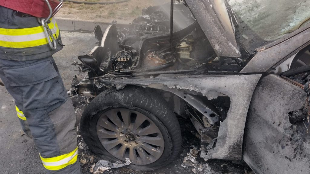 Incendiu izbucnit la un autoturism aflat în mers, în municipiul Vaslui