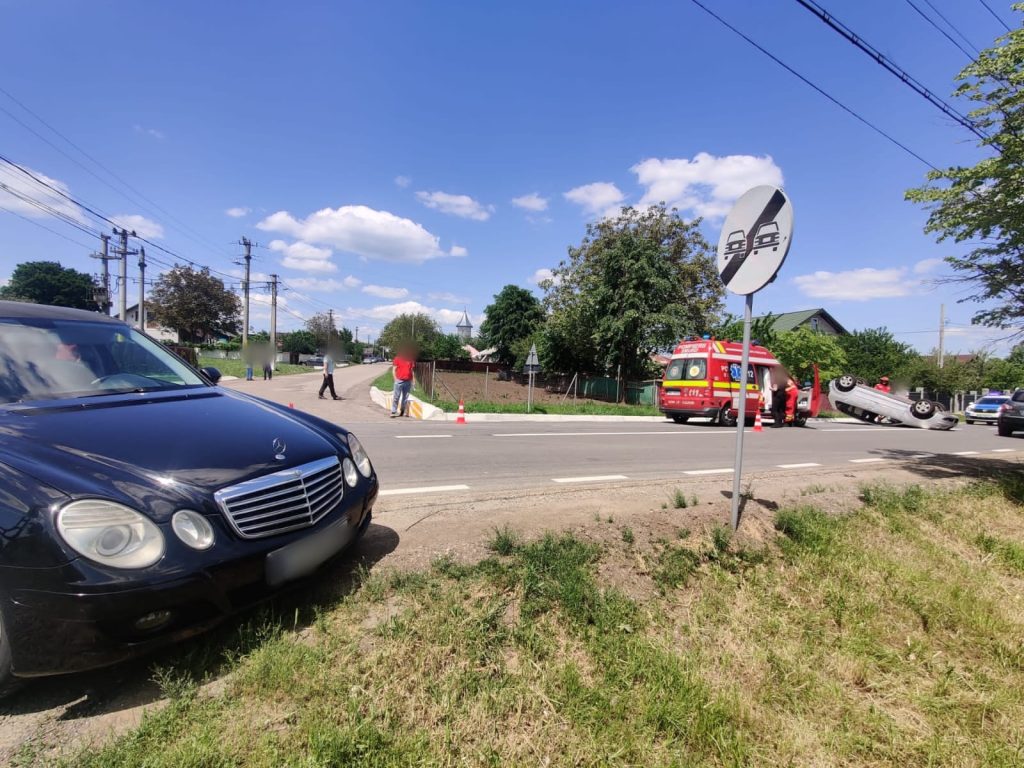 Accident rutier produs între două autoturisme în localitatea Călugăreni