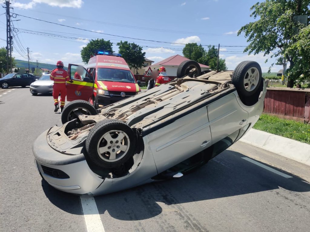 Accident rutier produs între două autoturisme în localitatea Călugăreni