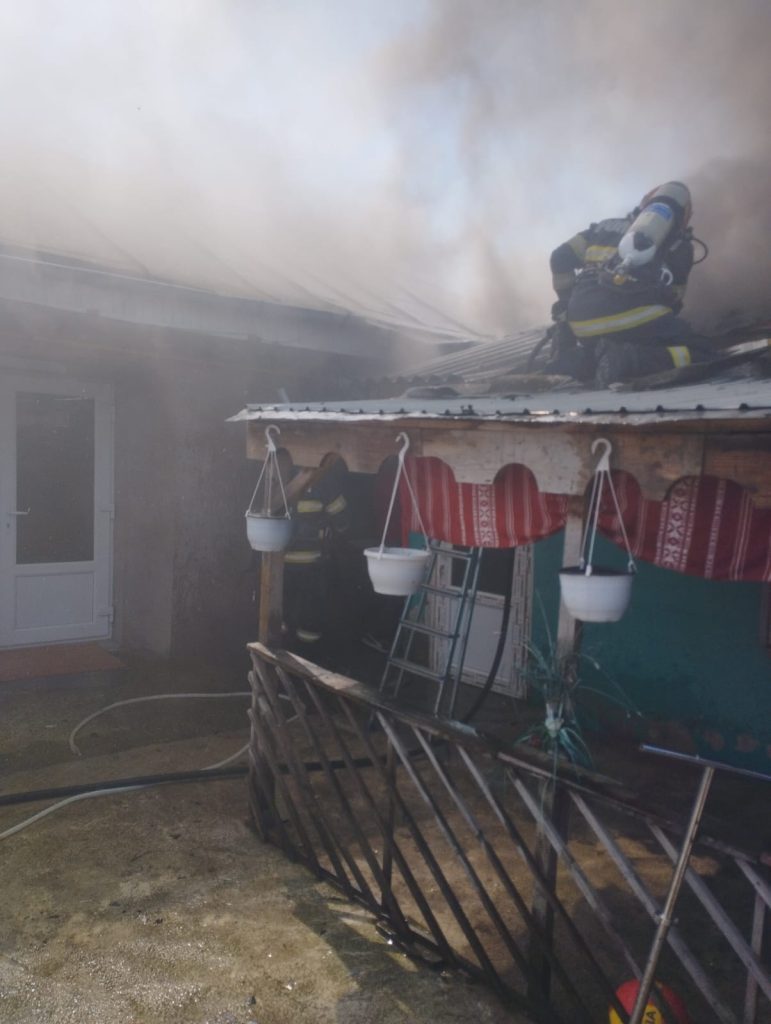 Incendiu izbucnit la o magazie de lemne, în municipiul Bârlad