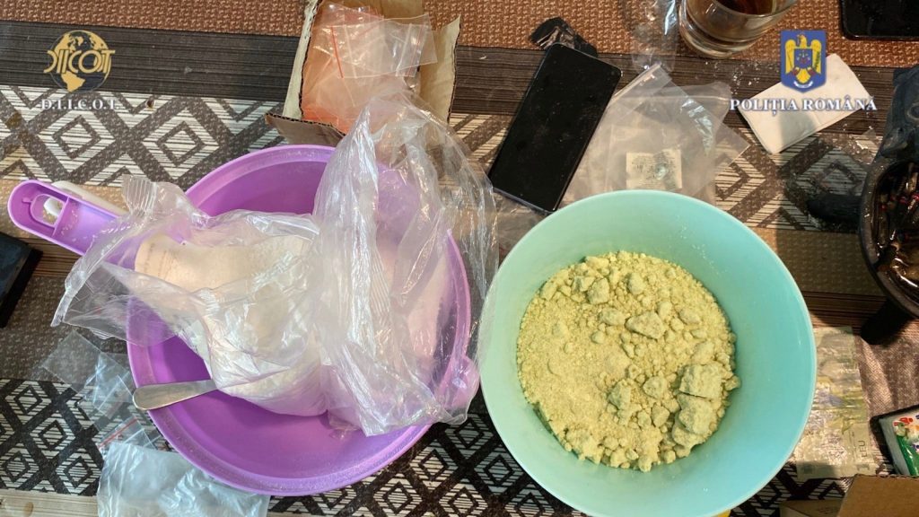 Dosar de trafic de droguri de risc și mare risc