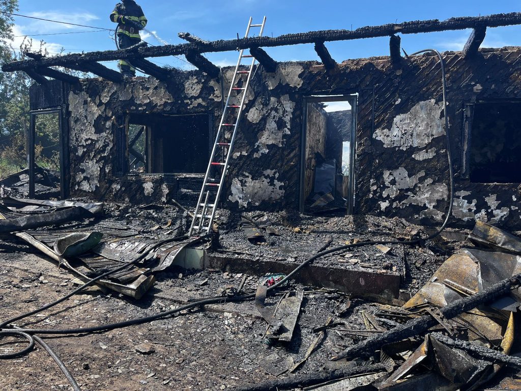 Incendiu izbucnit la o gospodărie din comuna Drăgoiești