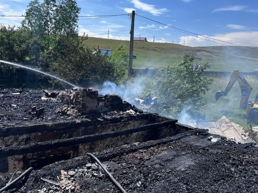 Incendiu izbucnit la o gospodărie din comuna Drăgoiești