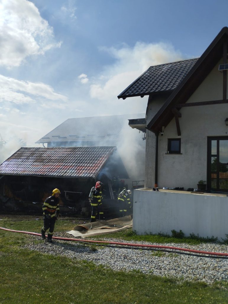 Incendiu la anexa unei locuințe Incendiu la anexa unei locuințe