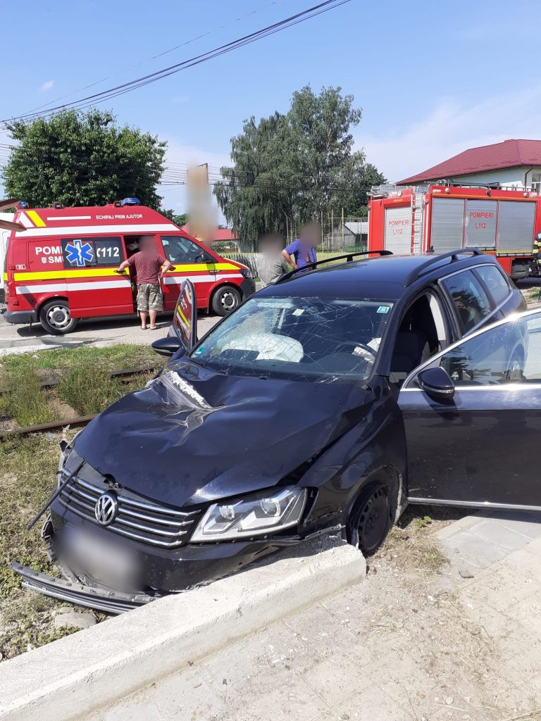 Autovehicul lovit de tren în localitatea Bivolărie