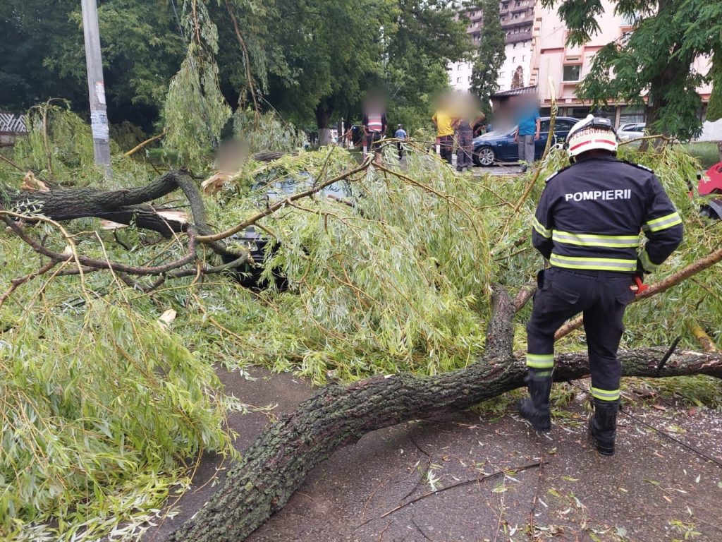 Pompierii militari și lucrătorii SVSU
