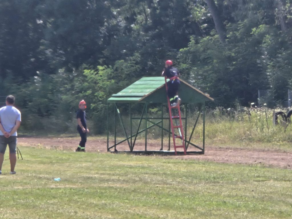 Probele „Ștafeta 4×100 metri” și „Pista cu obstacole”