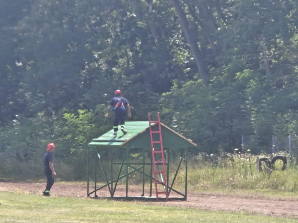 Probele „Ștafeta 4×100 metri” și „Pista cu obstacole”