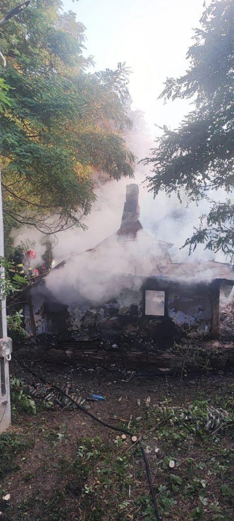 Un bărbat în vârstă de 79 de ani a fost găsit carbonizat