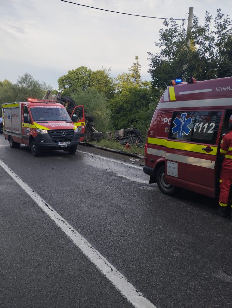 Doi morţi într-un accident între un autotren și un autoturism