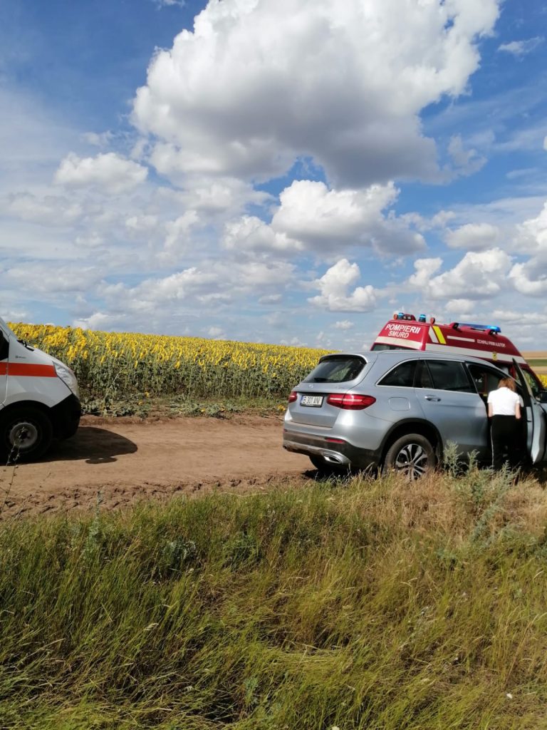 Accident rutier la Fruntișeni, o mașină s-a răsturnat într-o râpă