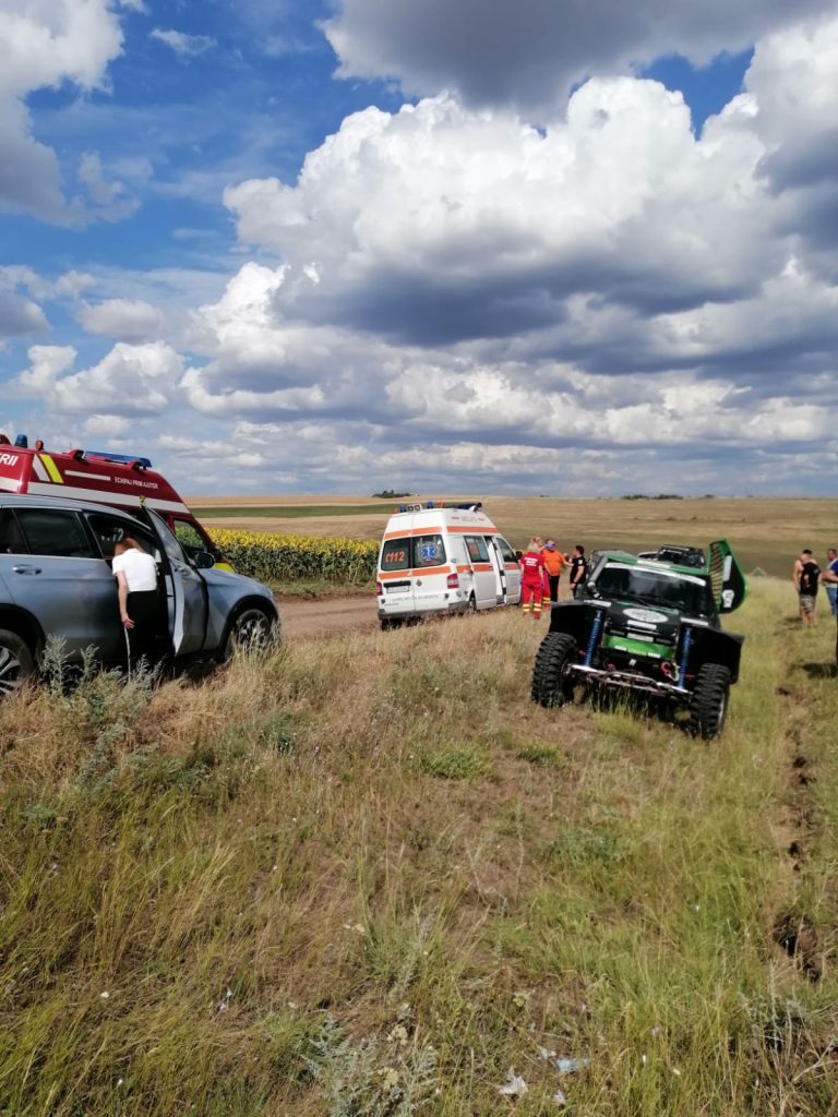 Accident rutier la Fruntișeni, o mașină s-a răsturnat într-o râpă