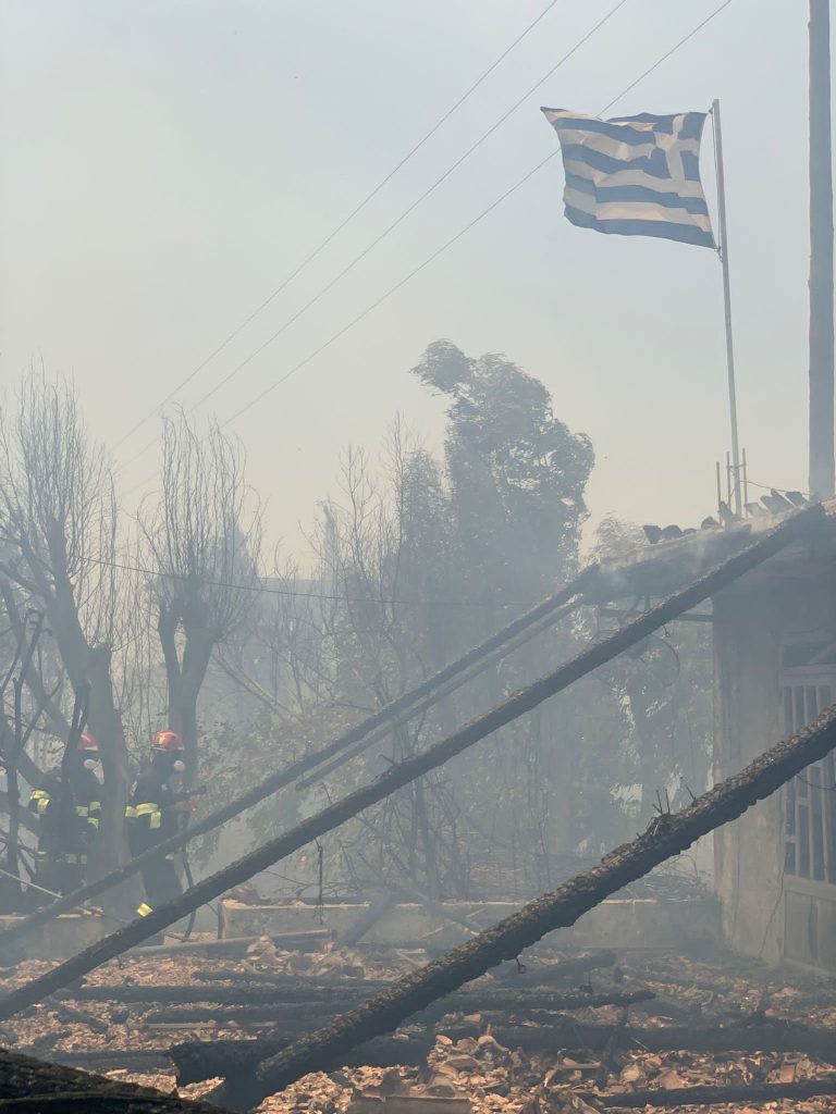 Pompierii români au început intervențiile în insula Rodos