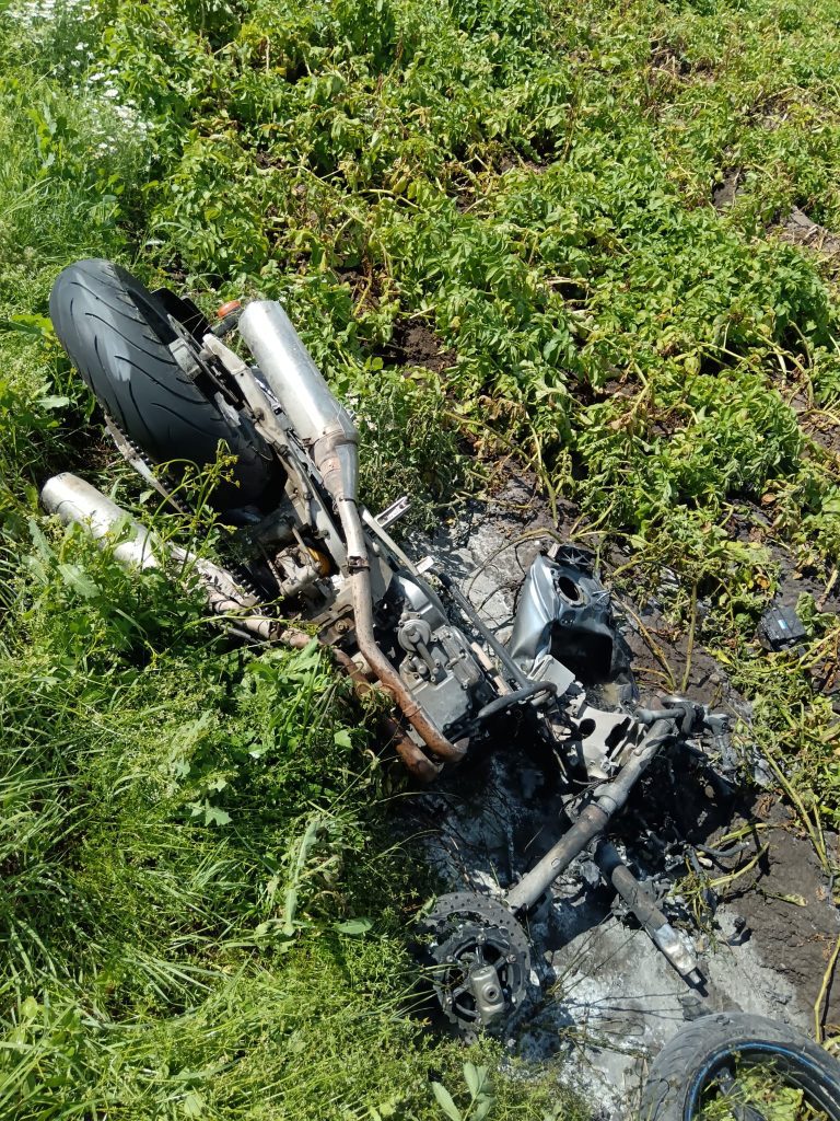 Accident rutier pe DN12, în localitatea Cozmeni, între un autoturism și o motocicletă, cu victimă decedată