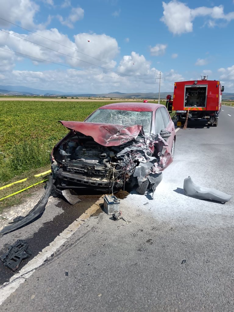 Accident rutier pe DN12, în localitatea Cozmeni, între un autoturism și o motocicletă, cu victimă decedată