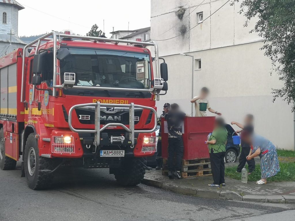 Pompierii militari suceveni sprijină populația municipiului Câmpulung Moldovenesc