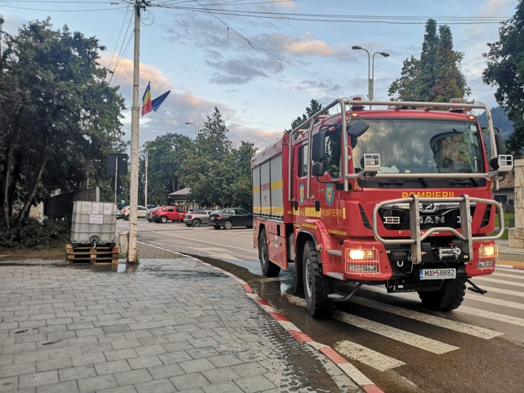 Pompierii militari suceveni sprijină populația municipiului Câmpulung Moldovenesc