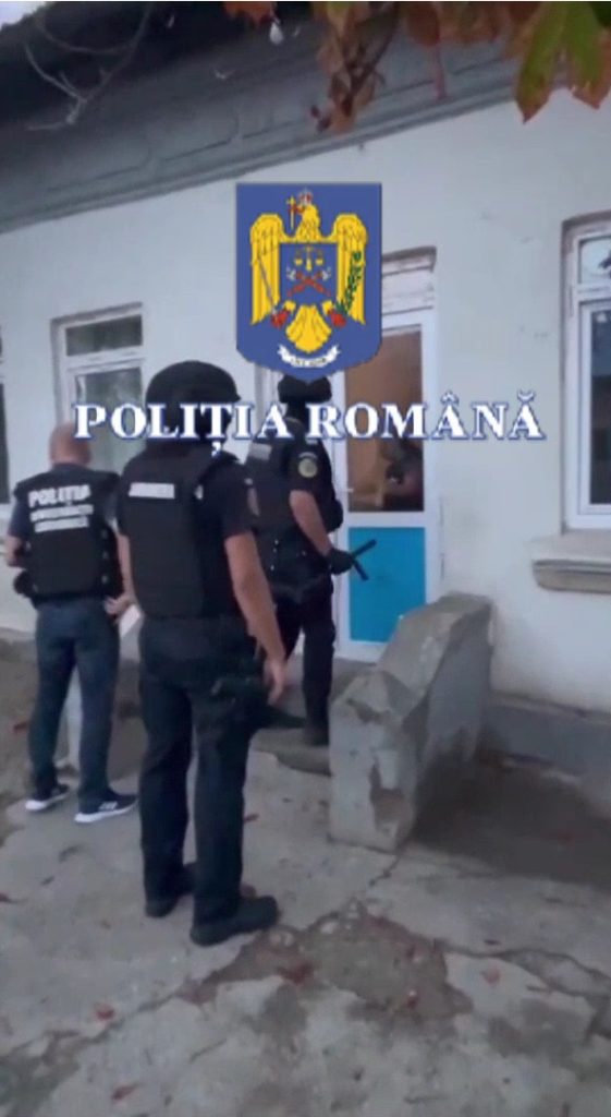 Percheziții la persoane bănuite de sâvârșirea infracțiunilor de lovire sau alte violențe și distrugere