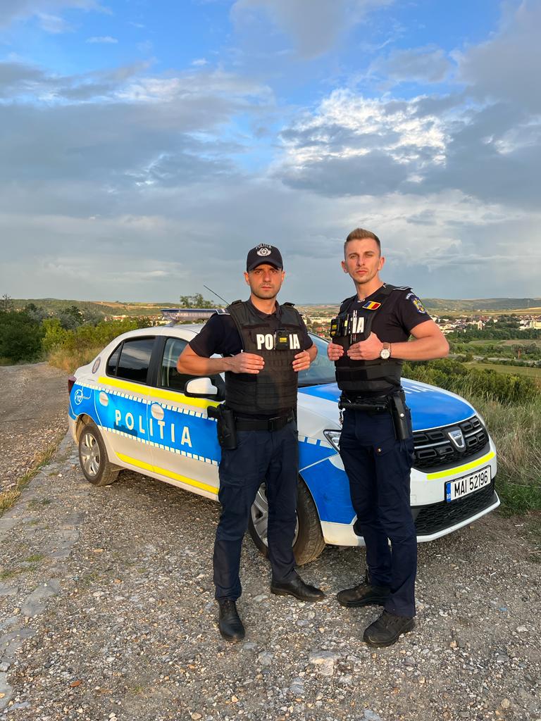 Doi polițiști din Luduș au salvat o tânără de la o situație critică