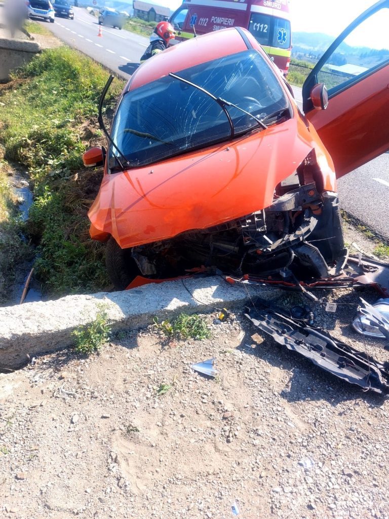 Mașină ieșită în afara drumului în Poiana Stampei 