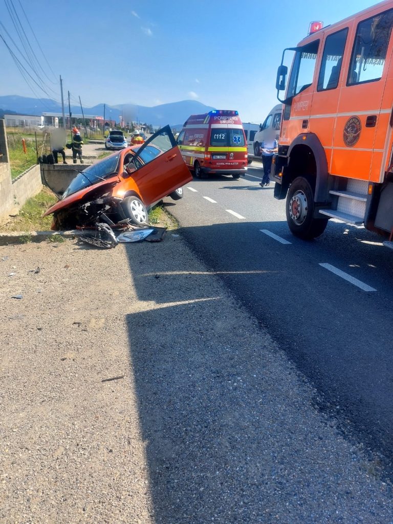 Mașină ieșită în afara drumului în Poiana Stampei 